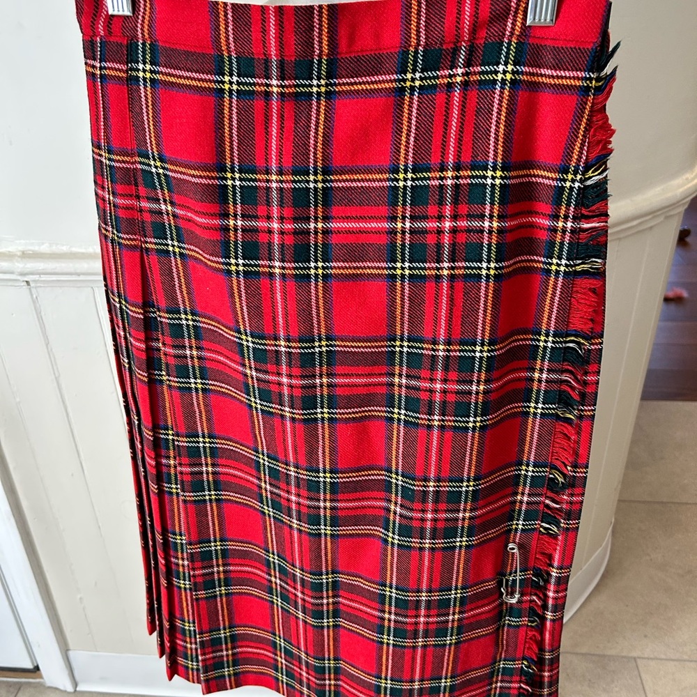 Murray Brothers Scottish Kilt
Woman’s Size 16